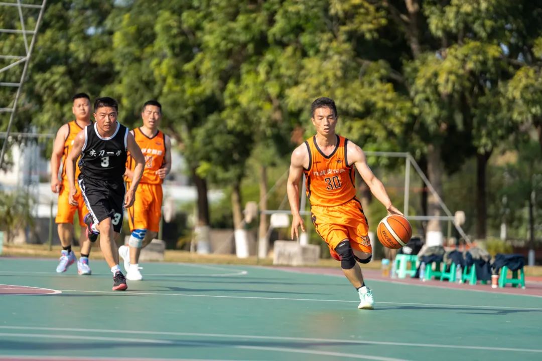 ayx爱游戏官网-包含穆古鲁扎重返赛场，领先优势明显首场状态出色，RNG观众沸腾！比赛高潮迭起的词条