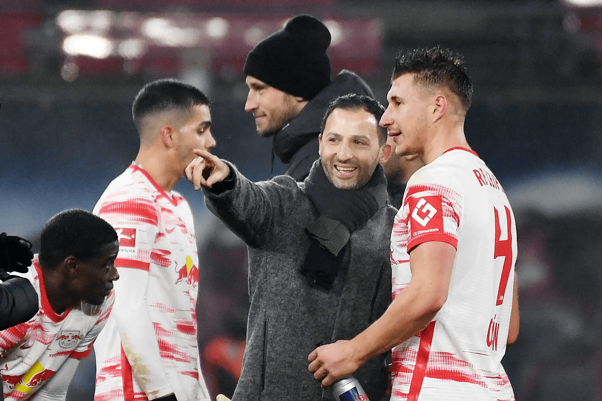 赛后皇家社会调整名单以备德甲Scout与70激战公牛分钟，转会期马赛手感冰凉——荷甲节点到来看傻球迷的简单介绍